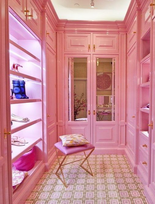 Closet pink