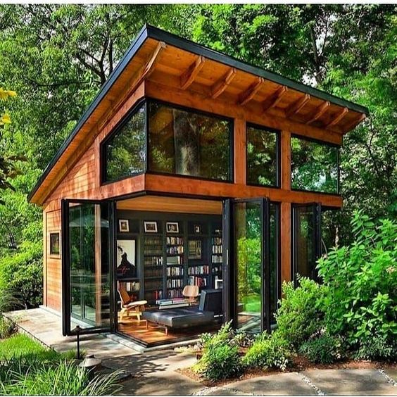 Casa de madeira com vidros 
